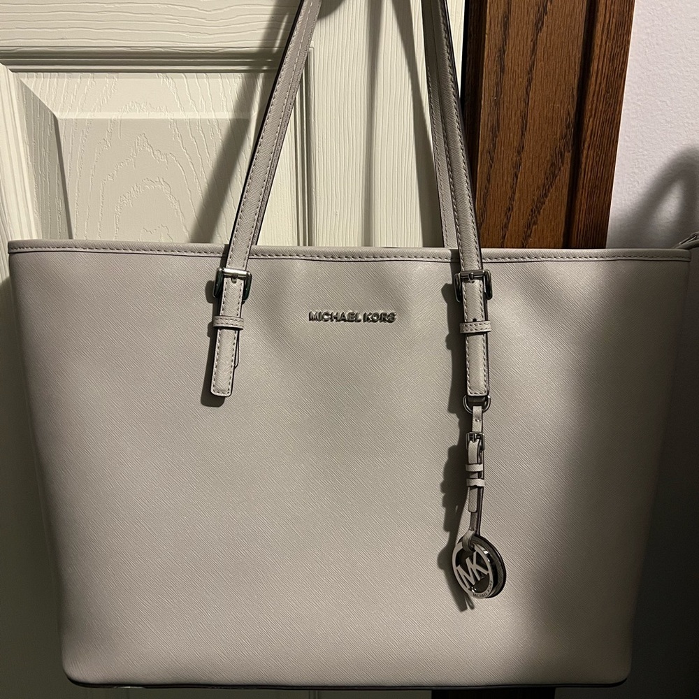 Like new EUC MK bag